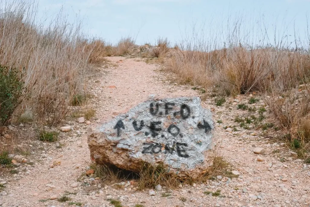 La Explanada de OVNIS de Montserrat bg